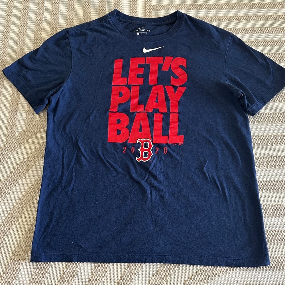 Mens medium Nike Boston tee pit 21 length 27.5